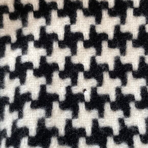 Burberry London Houndstooth Wool Scarf - Picture 3 of 5